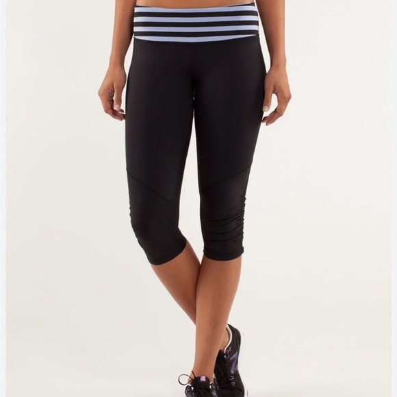 Lululemon 4 Black Sea Striped printed cropped leggings. Luxtreme Circle Mesh. - Picture 1 of 15
